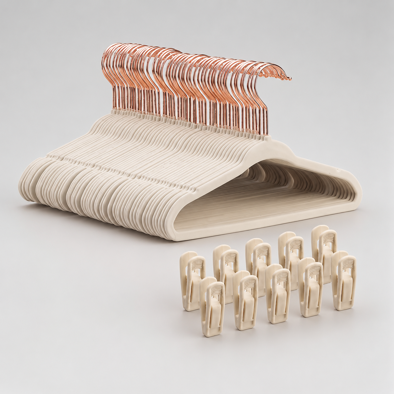 Baby velvet hangers detail